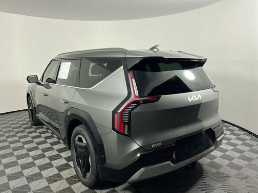 Pebble Gray 2024 Kia EV9 Land