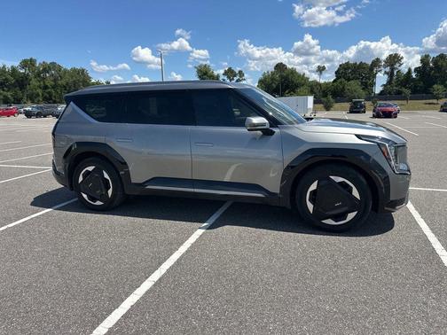 Pebble Gray 2024 Kia EV9 Land