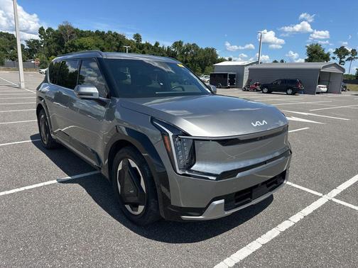 Pebble Gray 2024 Kia EV9 Land