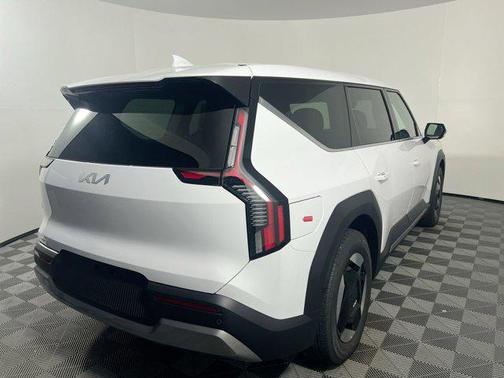 2026 Kia EV9 Light Long Range
