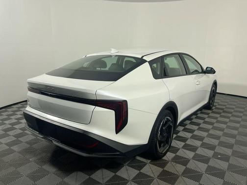 Snow White Pearl 2025 Kia K4 EX