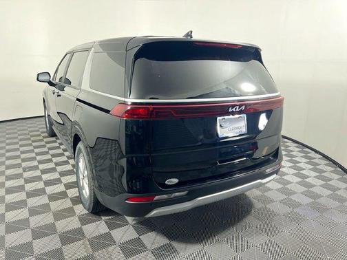 2023 Kia Carnival LX