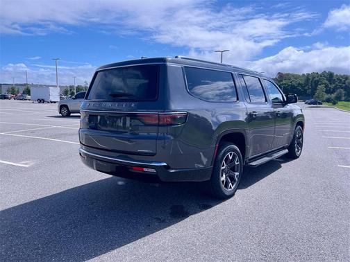 2023 Jeep Wagoneer L Series III 4x4