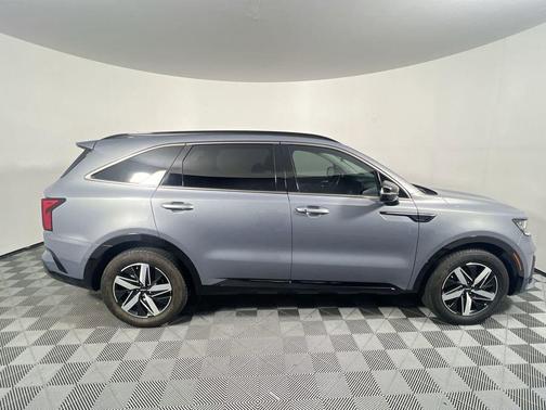 Everlasting Silver 2022 Kia Sorento S