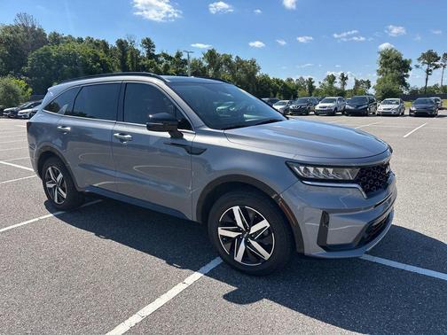 Everlasting Silver 2022 Kia Sorento S