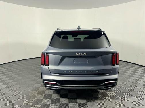 Everlasting Silver 2022 Kia Sorento S