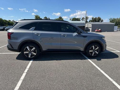 Everlasting Silver 2022 Kia Sorento S