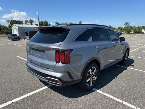 Everlasting Silver 2022 Kia Sorento S