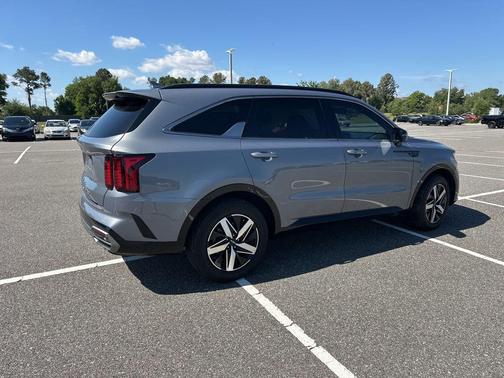 Everlasting Silver 2022 Kia Sorento S