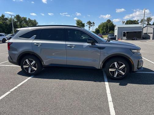 Everlasting Silver 2022 Kia Sorento S