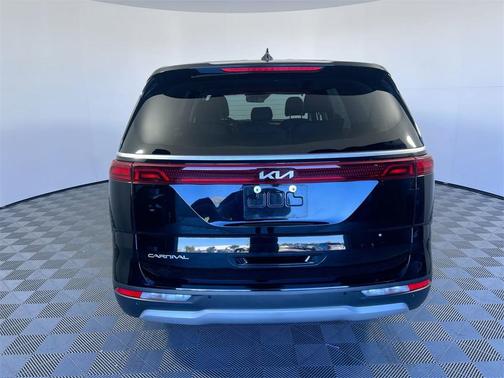 2023 Kia Carnival LX