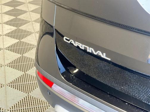 2023 Kia Carnival LX