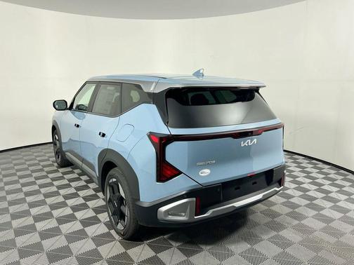 Frost Blue 2027 Kia Seltos S