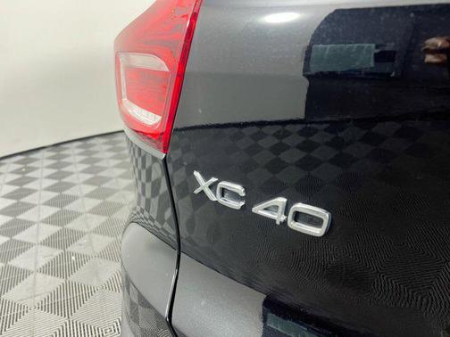 2023 Volvo XC40 B5 Plus Bright Theme