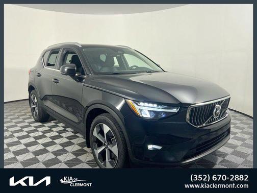2023 Volvo XC40 B5 Plus Bright Theme