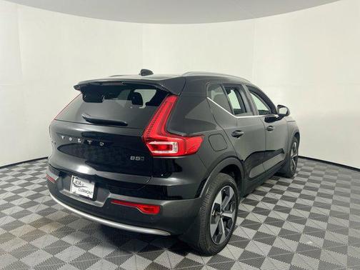 2023 Volvo XC40 B5 Plus Bright Theme