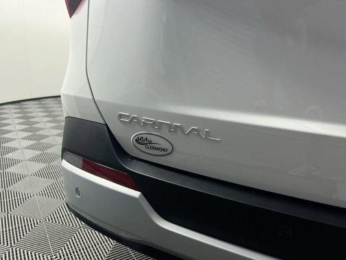 Snow White Pearl 2026 Kia Carnival EX