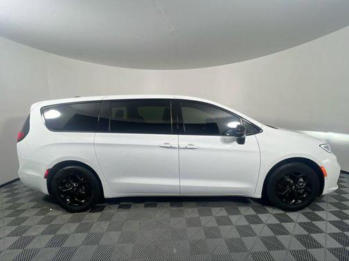 2024 Chrysler Pacifica Hybrid S Appearance Pkg