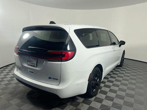 2024 Chrysler Pacifica Hybrid S Appearance Pkg