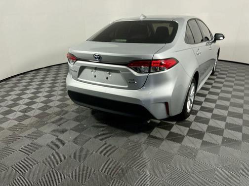 2025 Toyota Corolla Hybrid LE
