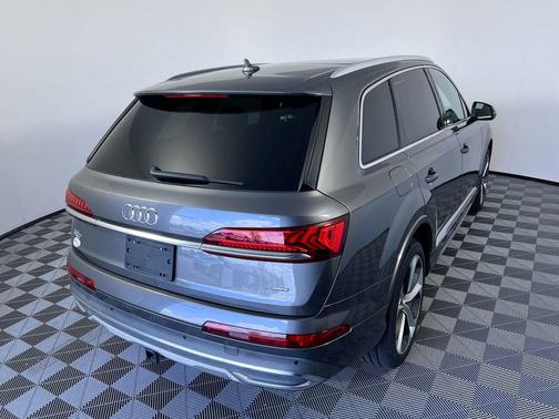 Samurai Gray Metallic 2021 Audi Q7 55 Premium Plus