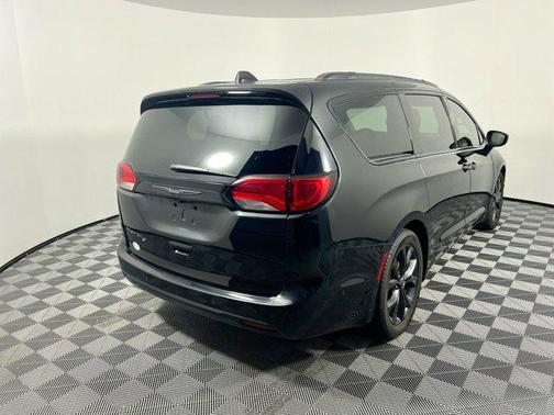 2019 Chrysler Pacifica Touring-L Plus