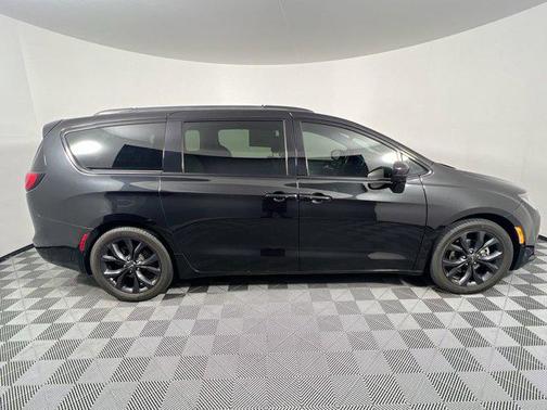 2019 Chrysler Pacifica Touring-L Plus