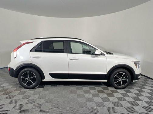 2025 Kia Niro LX