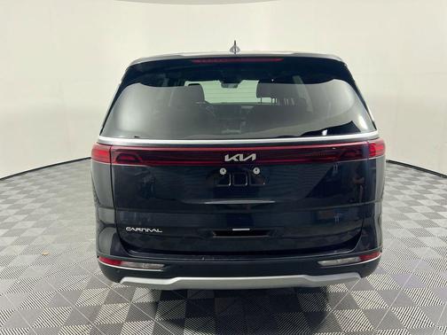 2023 Kia Carnival LX