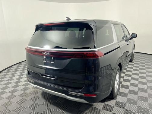 2023 Kia Carnival LX