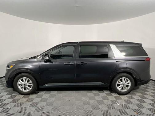 2023 Kia Carnival LX
