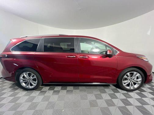 2023 Toyota Sienna Platinum 7 Passenger