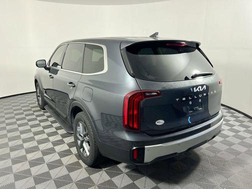Gravity Gray 2024 Kia Telluride LX