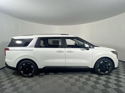White Pearl 2026 Kia Carnival EX
