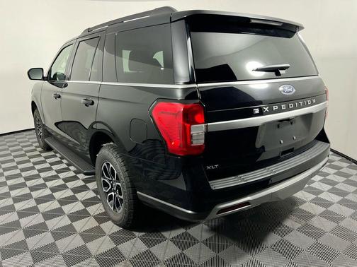 AGATE BLACK METALLIC 2024 Ford Expedition XLT