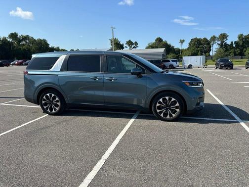 Astra Blue 2024 Kia Carnival EX