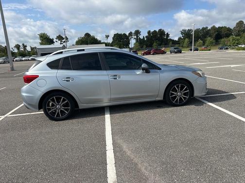 Ice Silver Metallic 2018 Subaru Impreza 2.0i Limited