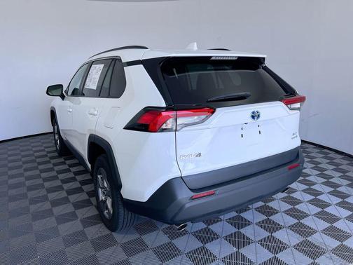 Ice Cap 2023 Toyota RAV4 Hybrid XLE