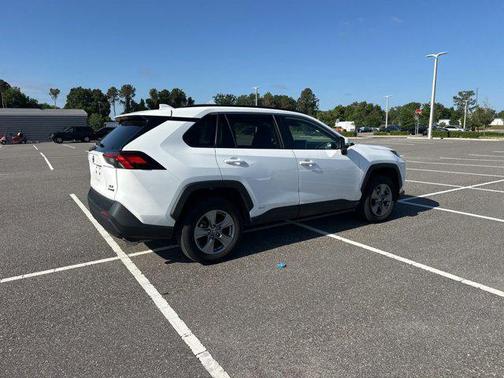 Ice Cap 2023 Toyota RAV4 Hybrid XLE