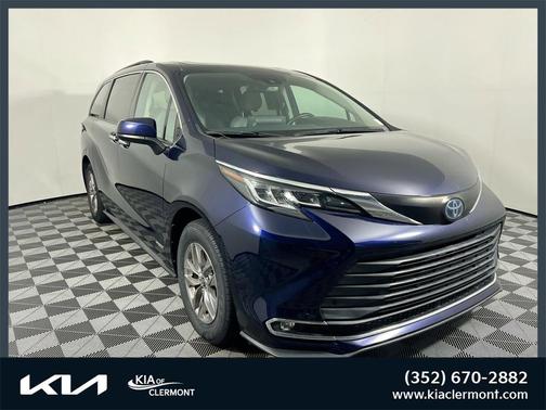 2021 Toyota Sienna XLE 8 Passenger