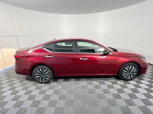 Scarlet Ember 2024 Nissan Altima 2.5 SV