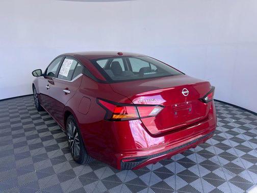 Scarlet Ember 2024 Nissan Altima 2.5 SV