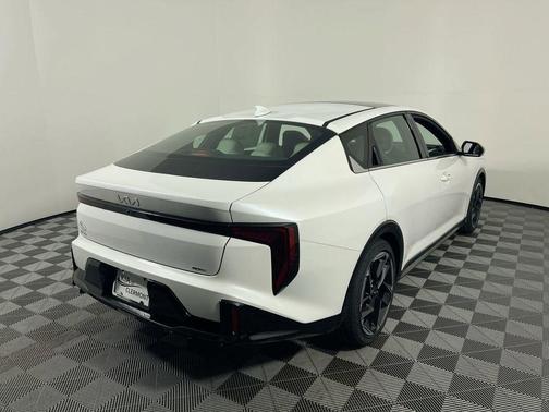 Snow White Pearl 2026 Kia K4 GT-Line