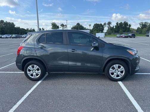 Nightfall Gray Metallic 2019 Chevrolet Trax LS