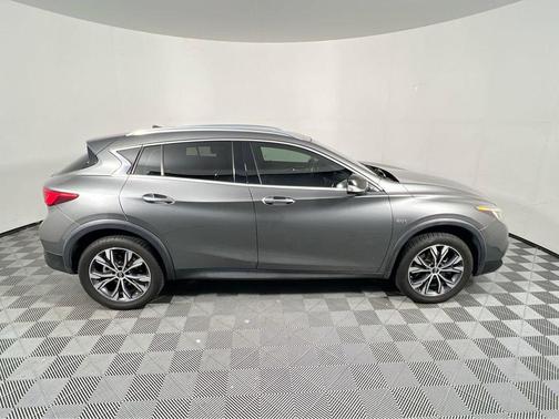 2018 INFINITI QX30 Premium