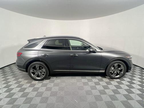 Makalu Gray 2023 Genesis Electrified GV70 Advanced AWD