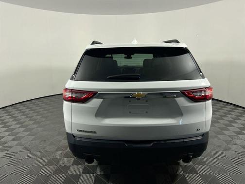Summit White 2020 Chevrolet Traverse LT Cloth