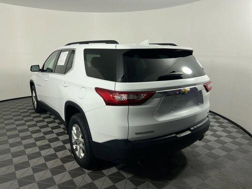 Summit White 2020 Chevrolet Traverse LT Cloth