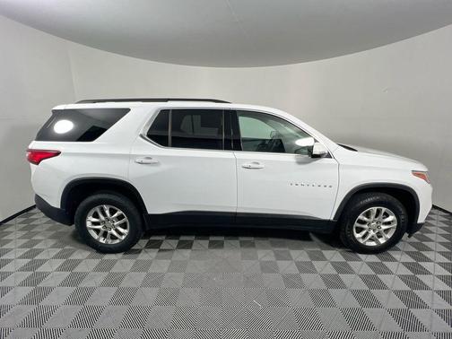 Summit White 2020 Chevrolet Traverse LT Cloth