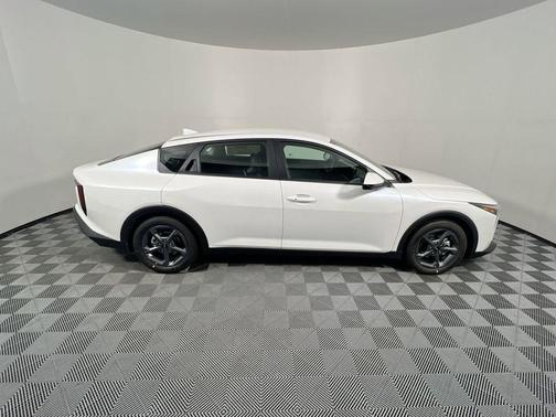 Snow White Pearl 2026 Kia K4 LXS